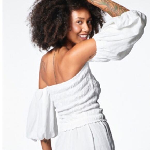 NWT Young Fabulous & Broke Yacht Top Off Shoulder Smocked Puff Sleeve Bone M - Picture 2 of 6